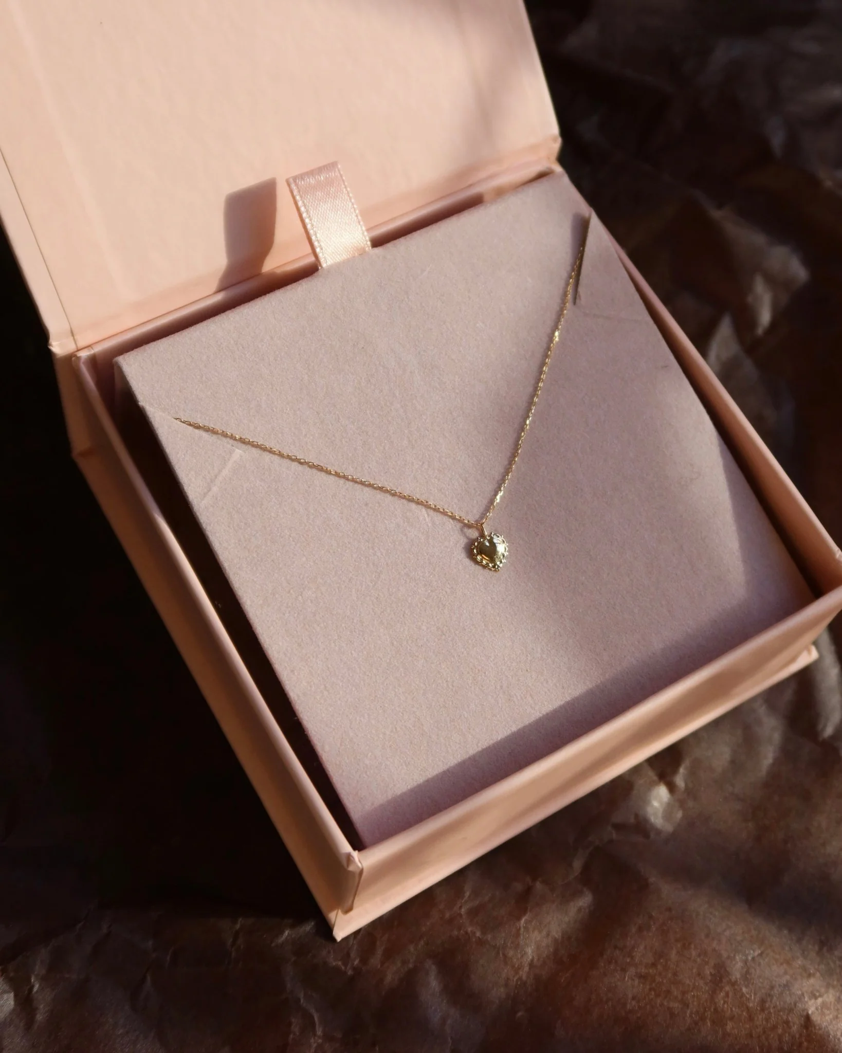 BORDEAUX 14K FILIGREE MINI HEART NECKLACE - Image 3