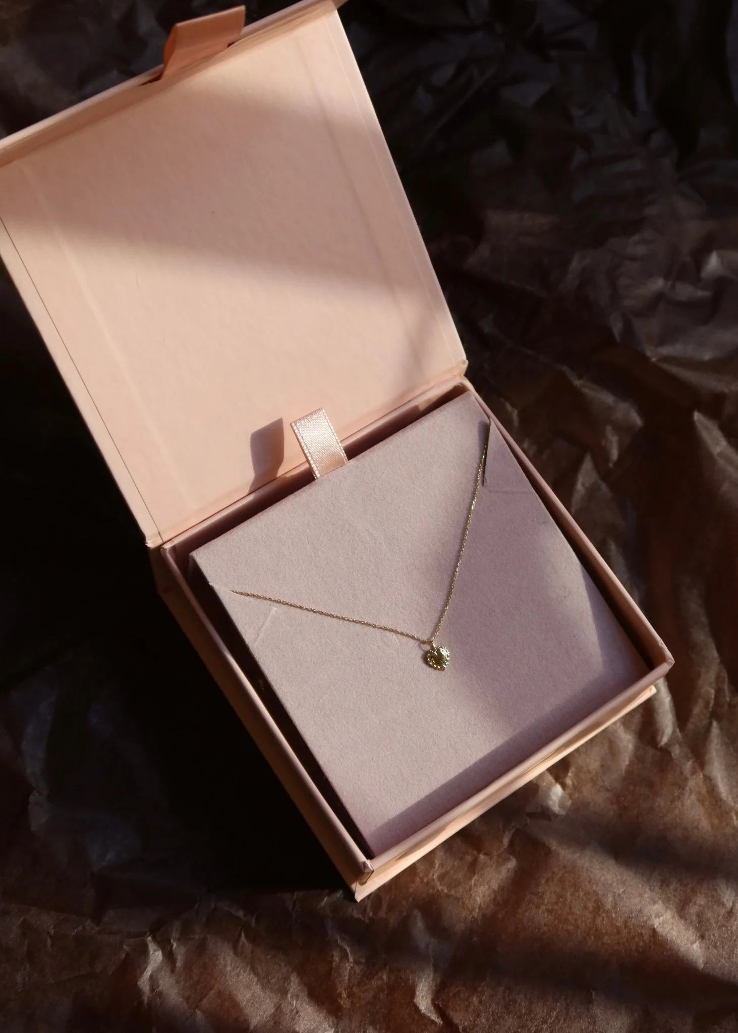 BORDEAUX 14K FILIGREE MINI HEART NECKLACE - Image 6