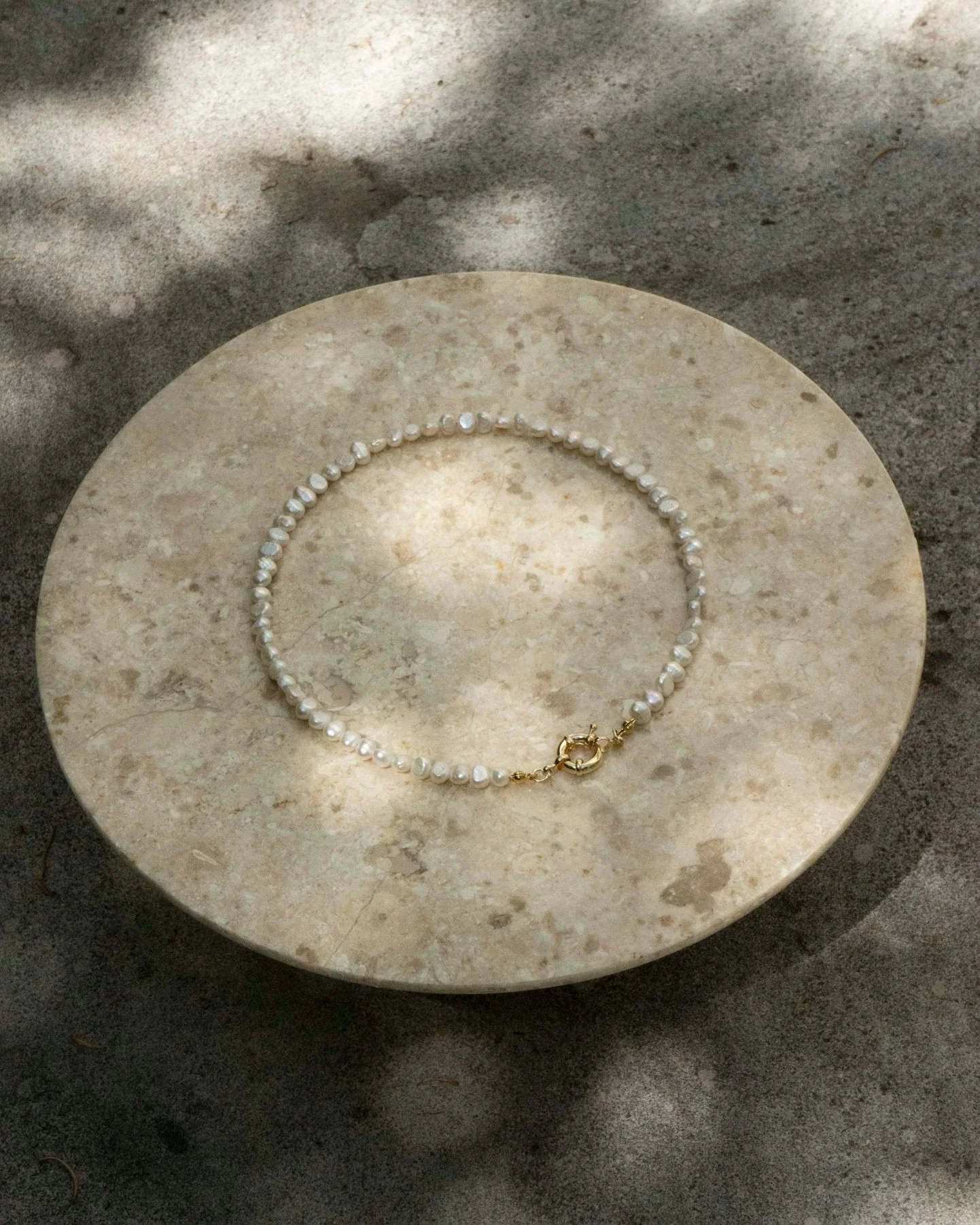 ISLA PEARL NECKLACE WITH RING CLASP - Image 12