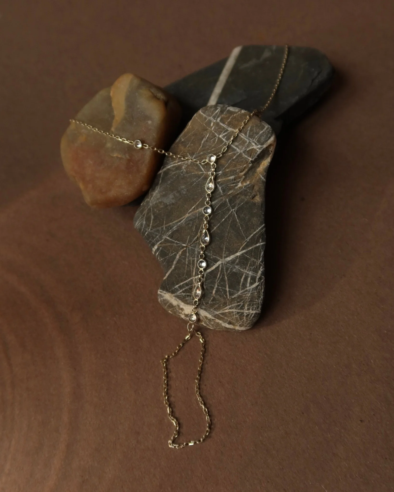 AMAYA HAND CHAIN - Image 4