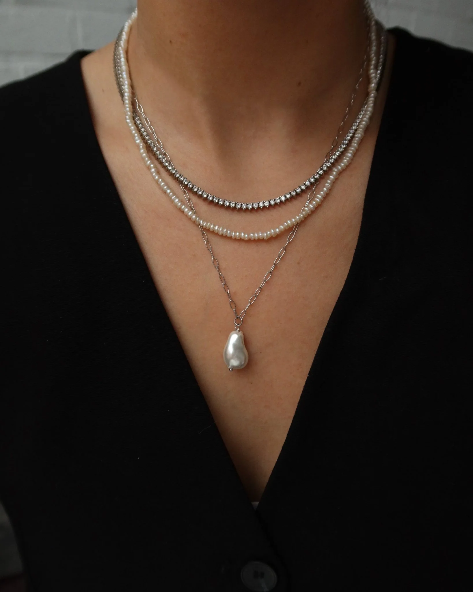 ASHLEY BAROQUE PEARL ON SMALL PAPERCLIP CHAIN - Image 7