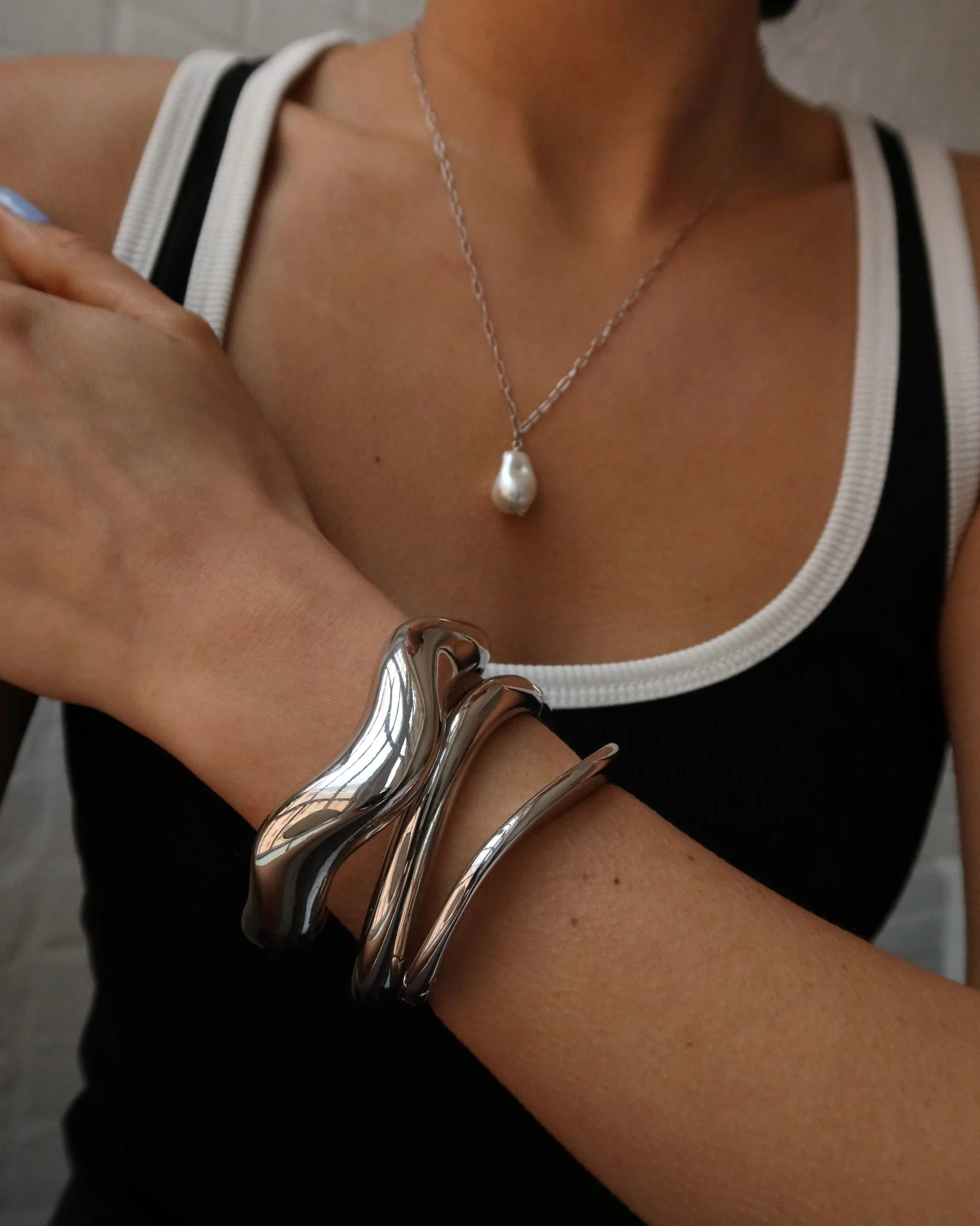 ASHLEY BAROQUE PEARL ON SMALL PAPERCLIP CHAIN - Image 5