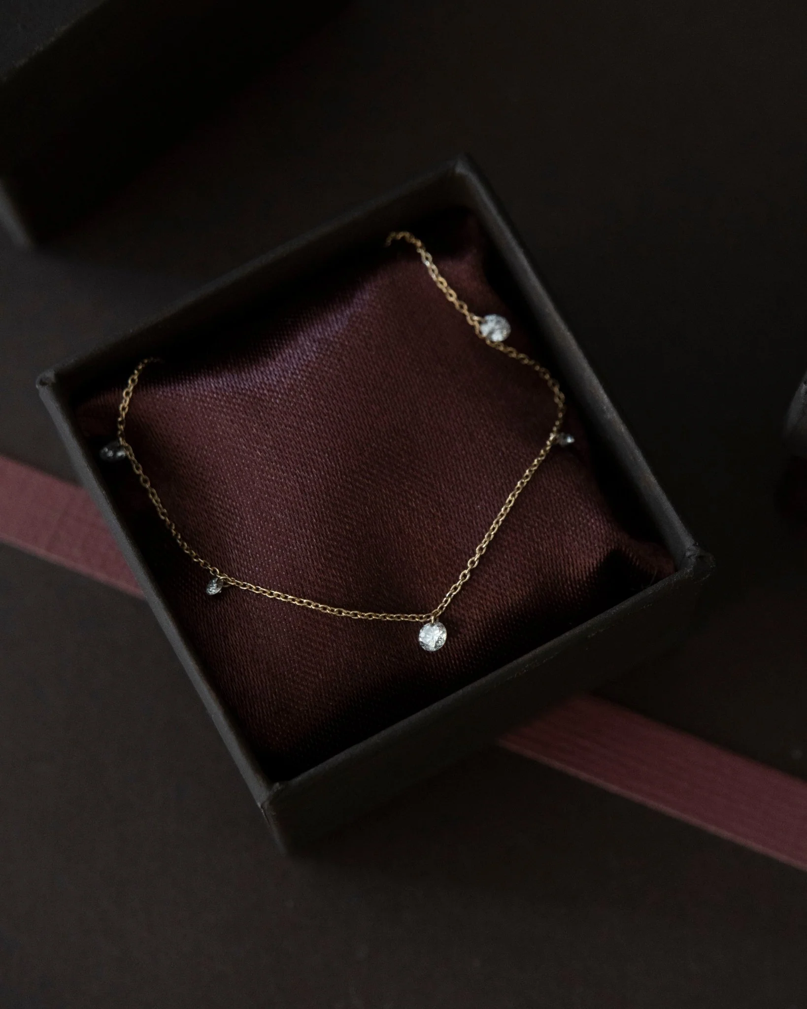 BELVEDERE ALTERNATING FLOATING DIAMOND NECKLACE - Image 5