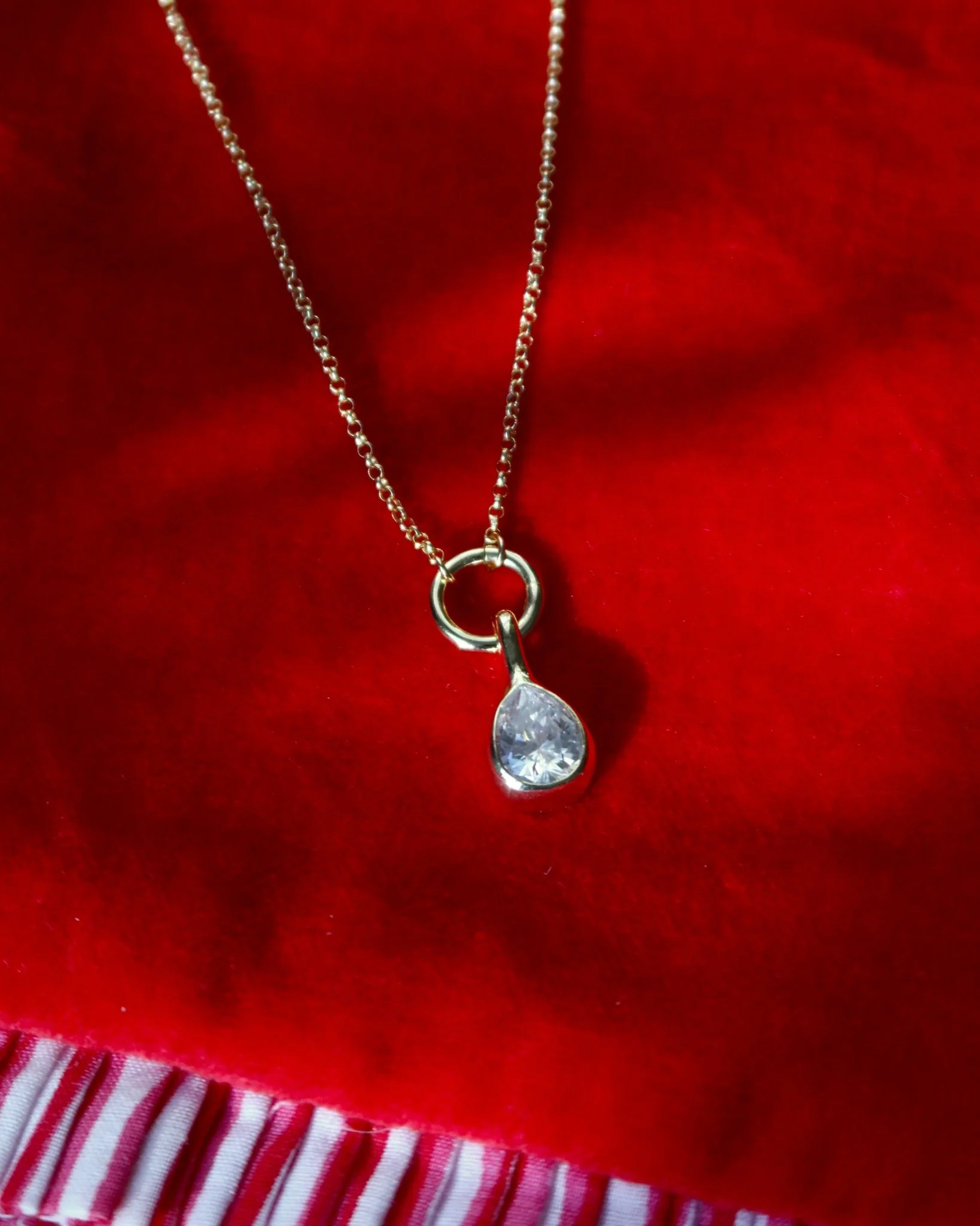 BLAIR CIRCLE LINK TEARDROP PENDANT NECKLACE - Image 5