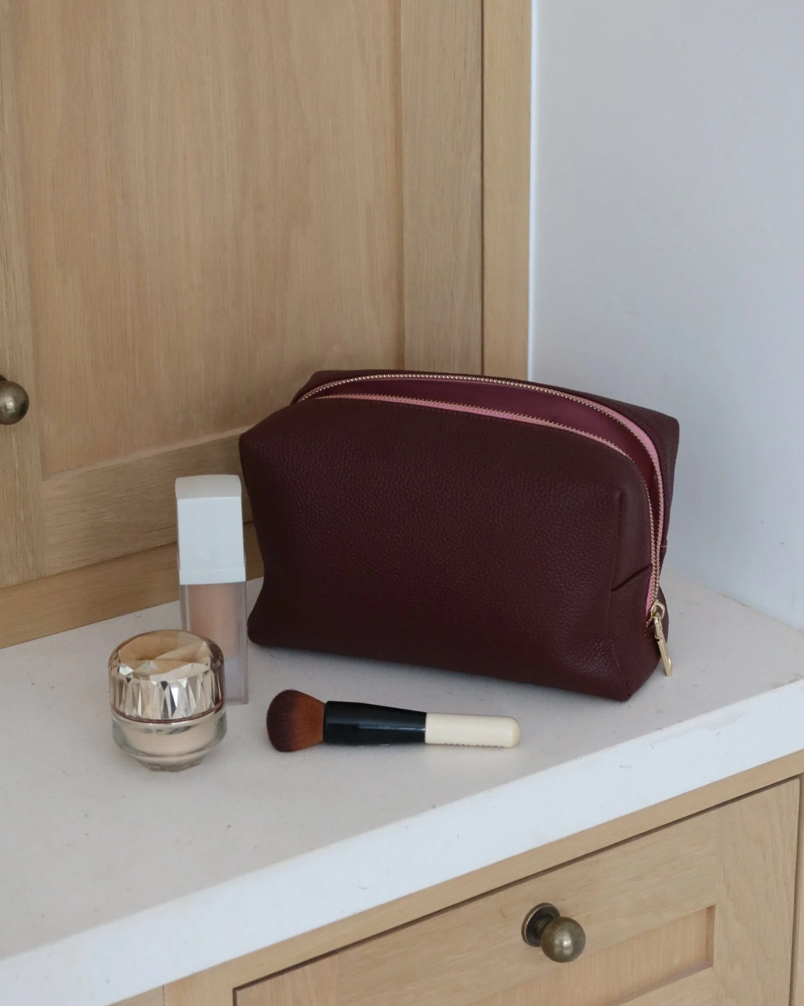 BURGUNDY AND BLUSH LEATHER COSMETIC CASE - Image 2