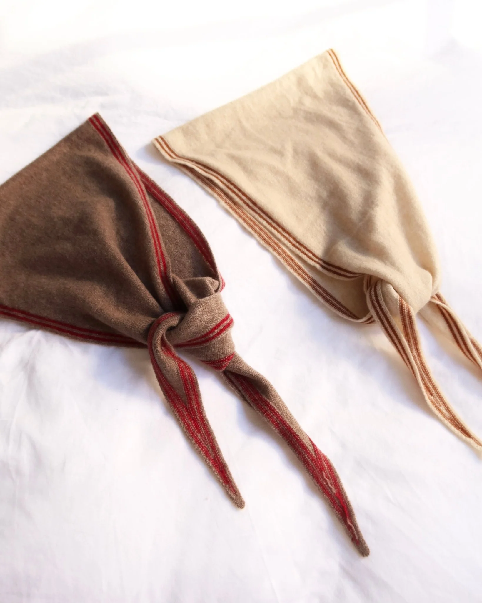 CASHMERE TRIANGLE SCARF - Image 10