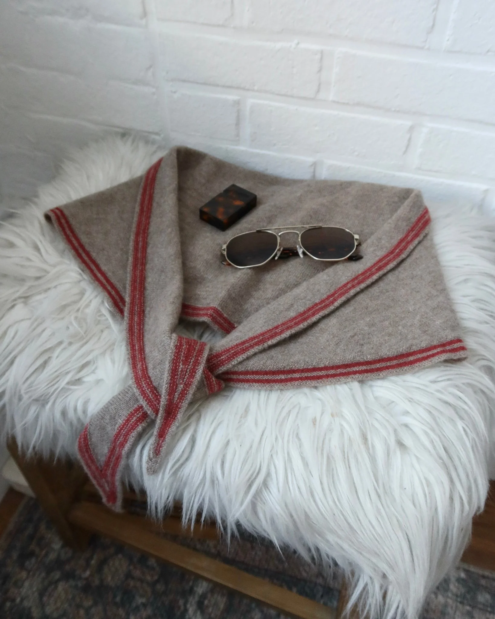 CASHMERE TRIANGLE SCARF - Image 11