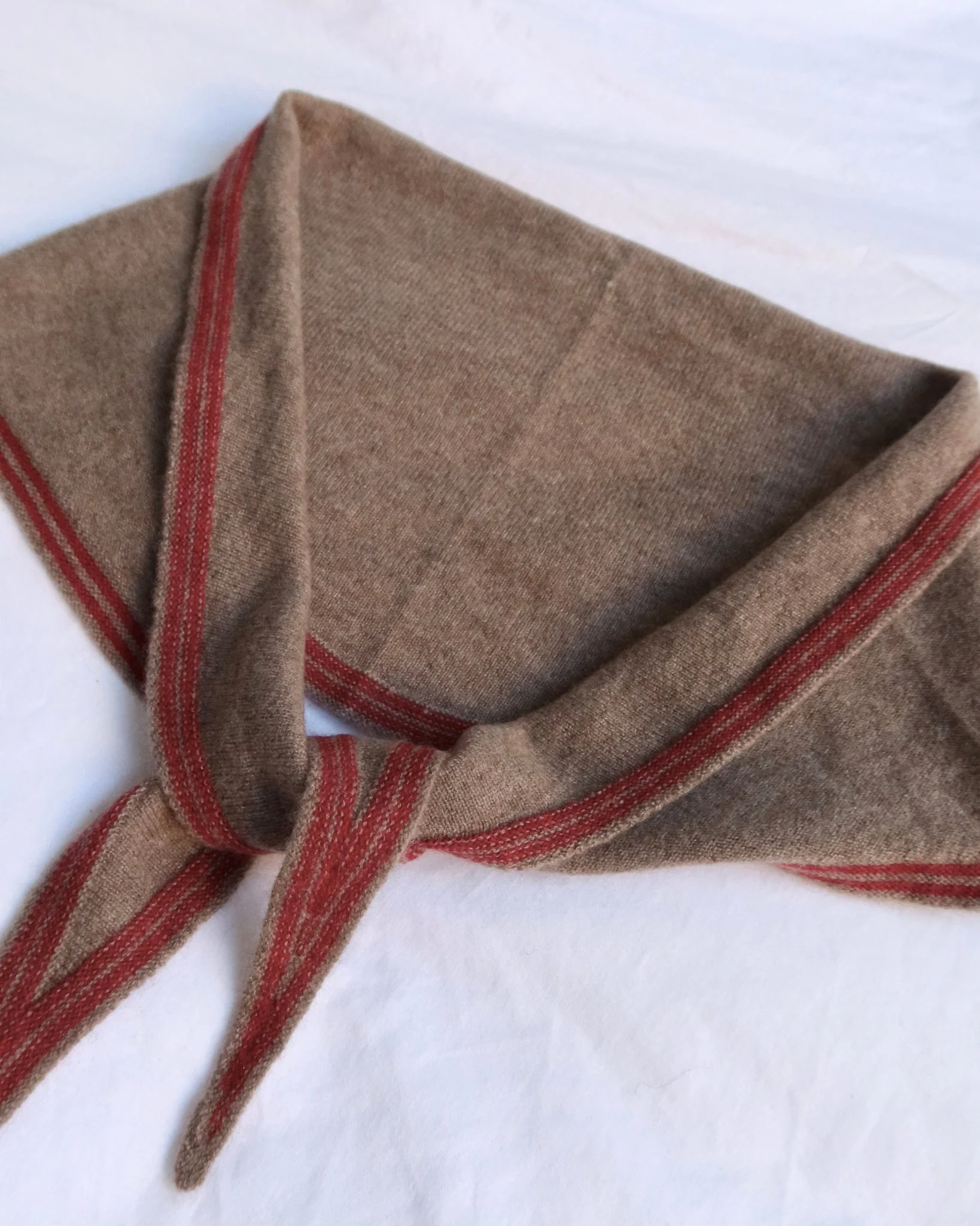 CASHMERE TRIANGLE SCARF - Image 13