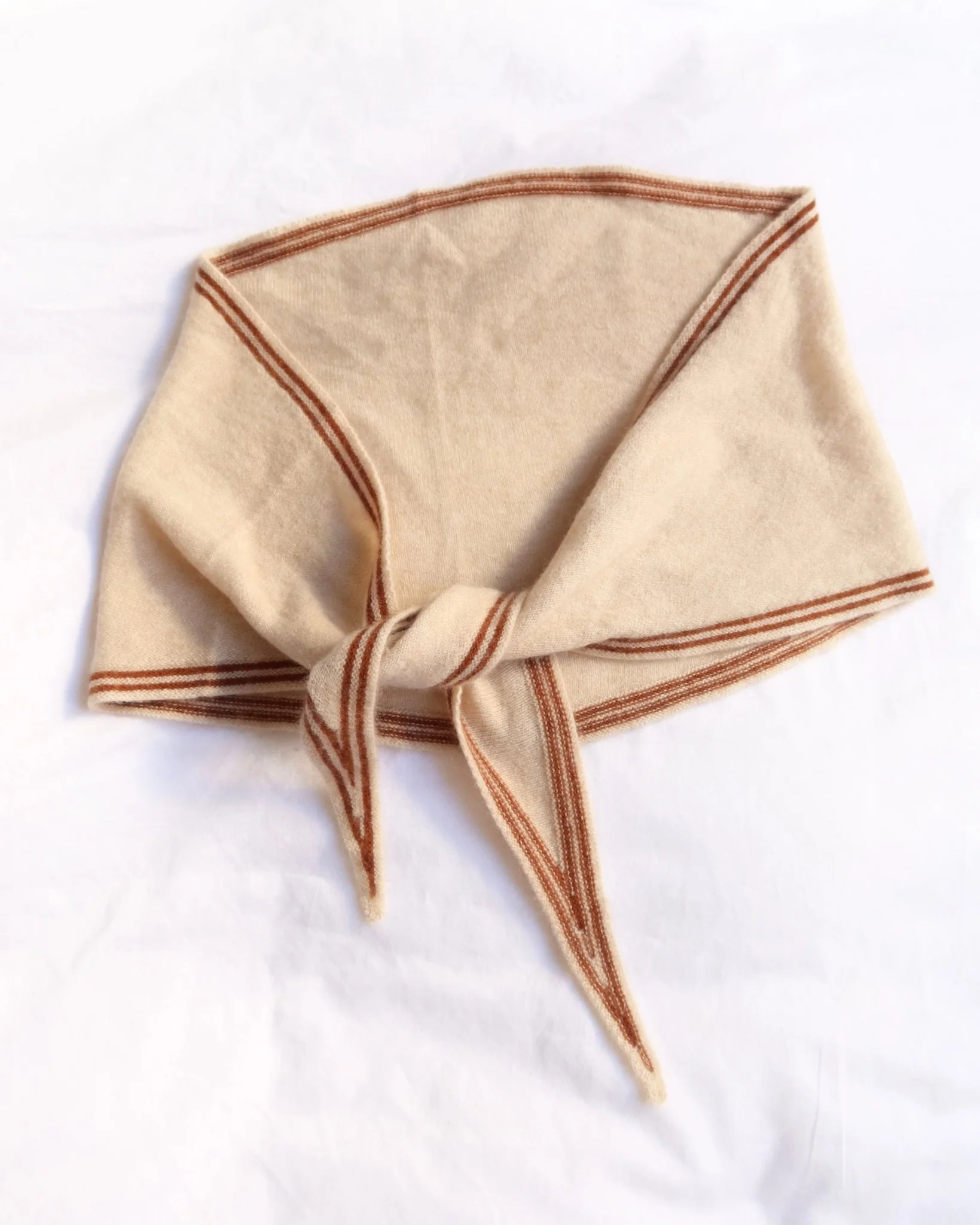 CASHMERE TRIANGLE SCARF - Image 8
