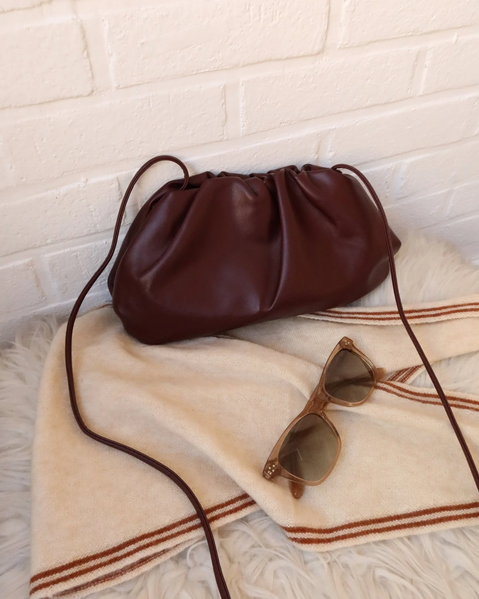 CASHMERE TRIANGLE SCARF - Image 9