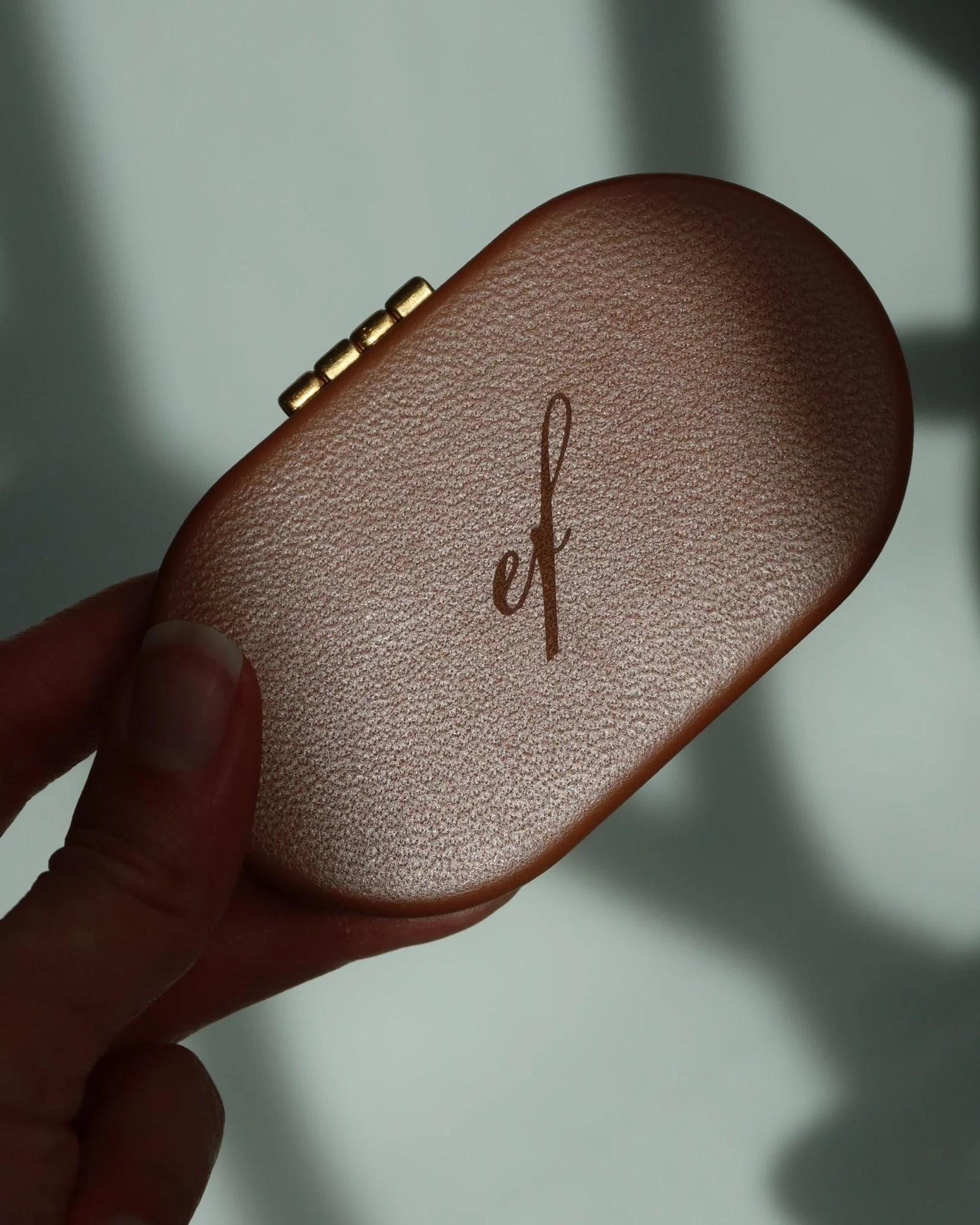 CUSTOMIZABLE LEATHER COMPACT MIRROR - Image 6