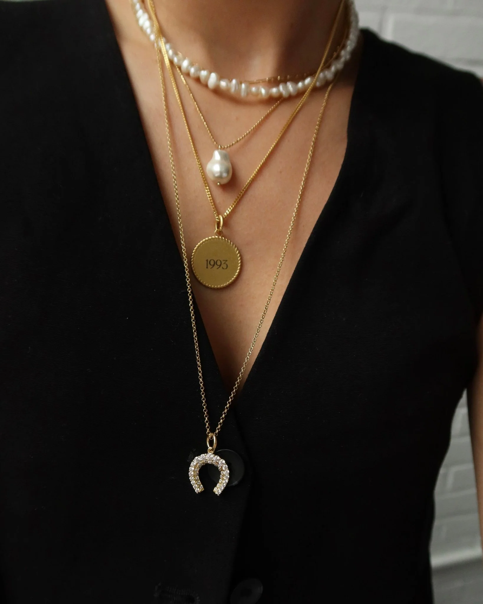LOREN HORSESHOE PENDANT NECKLACE - Image 2