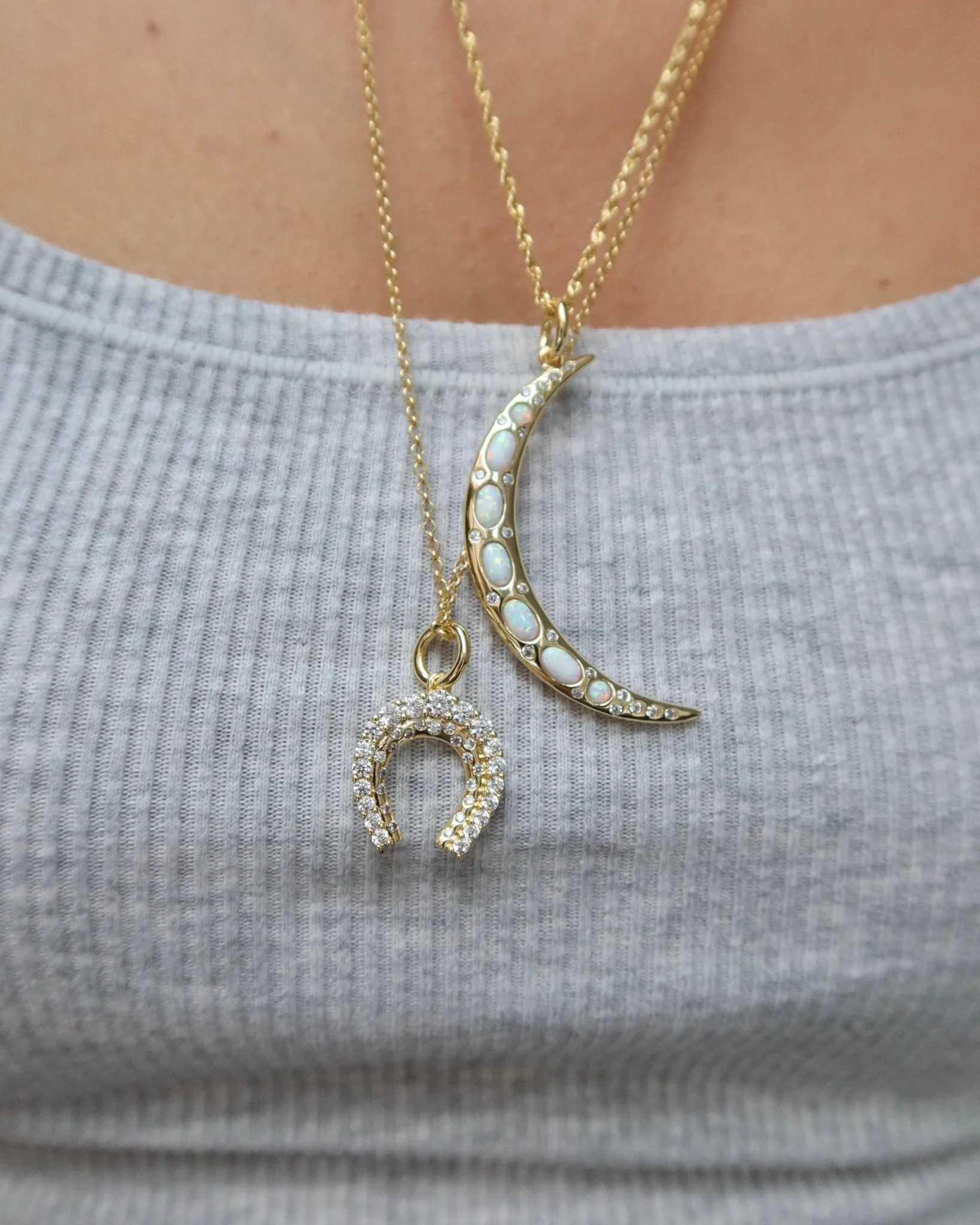 LOREN HORSESHOE PENDANT NECKLACE - Image 6