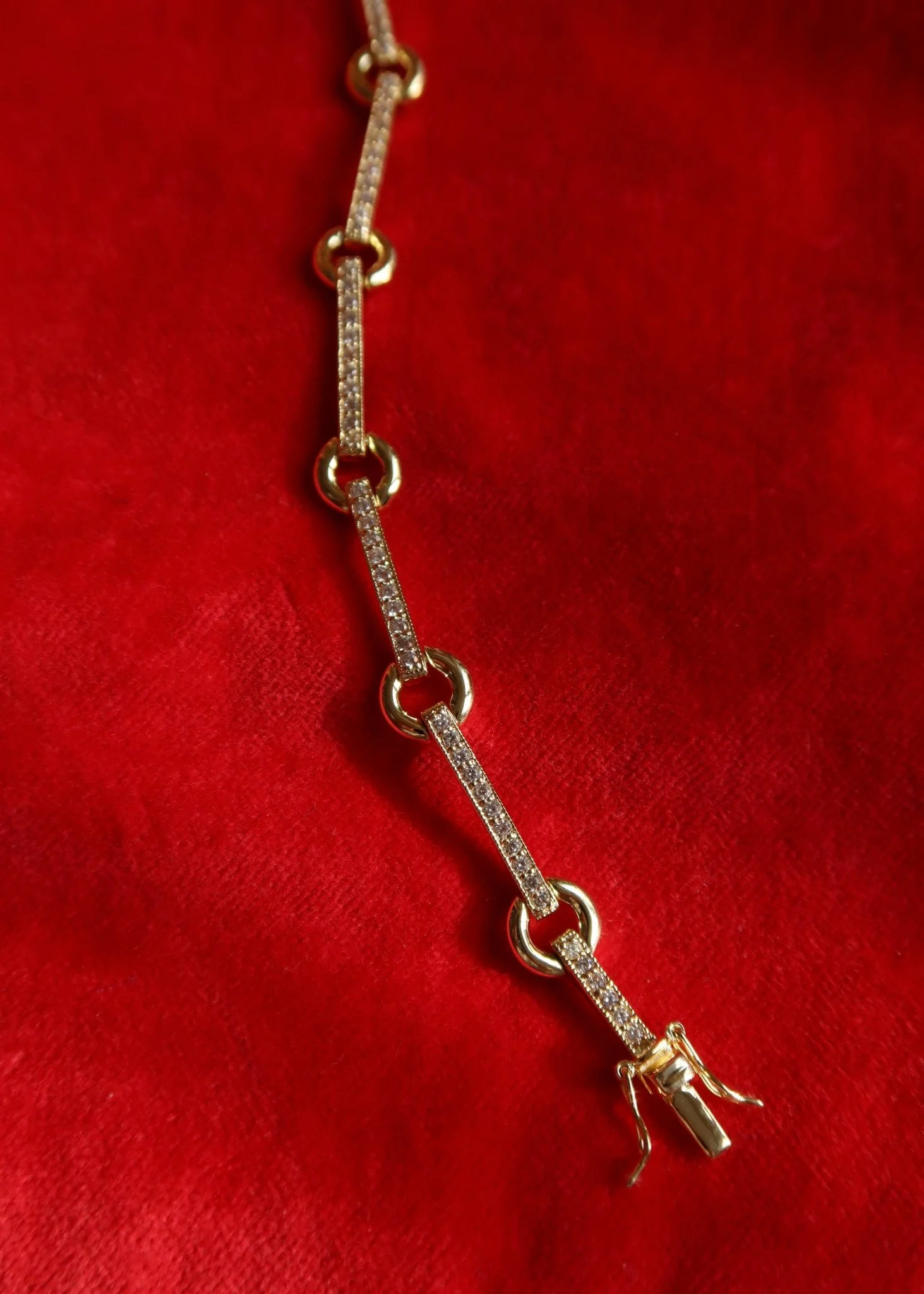 HALLE CIRCLE LINK TENNIS BRACELET - Image 9