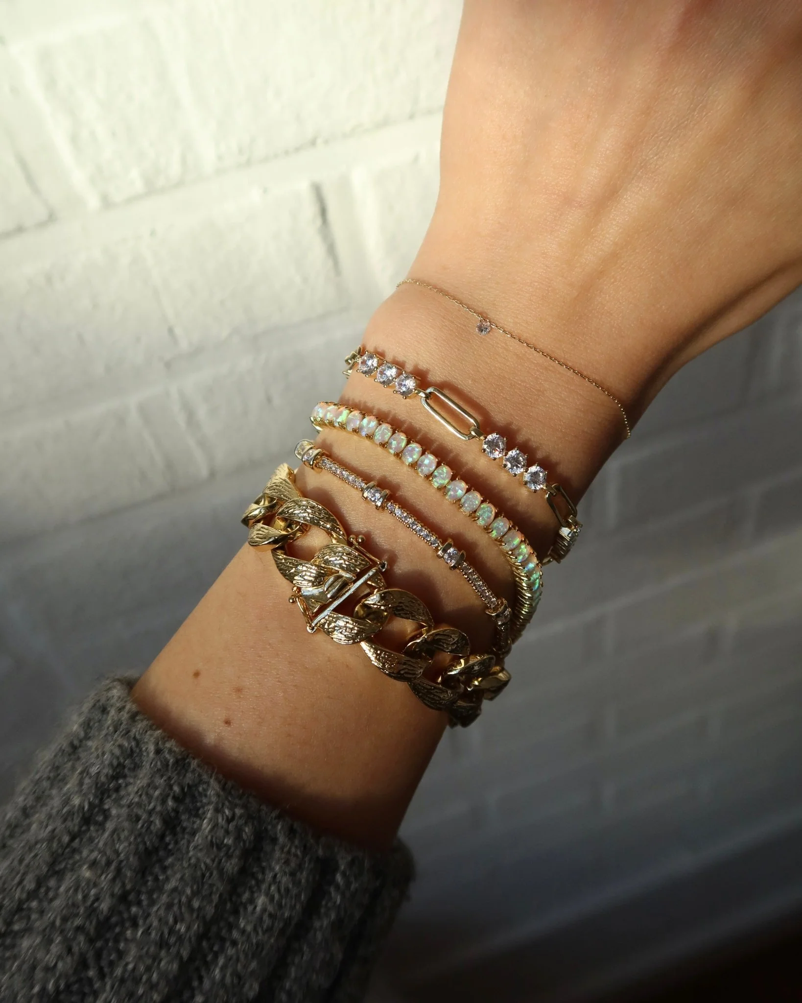 Zoli Bold Cuban Link Bracelet - Image 8