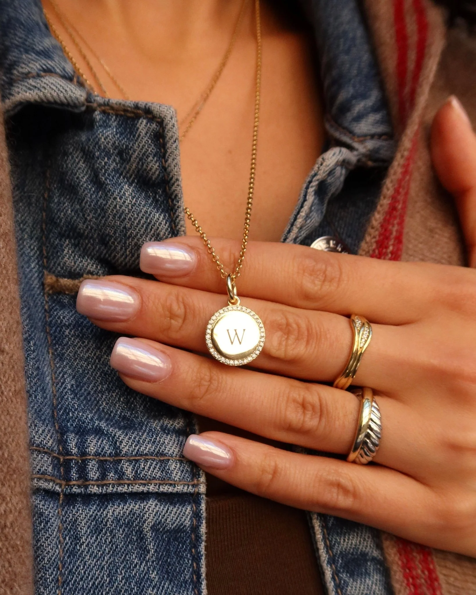 CORA ENGRAVABLE PAVÉ HALO PENDANT WITH ROLO CHAIN