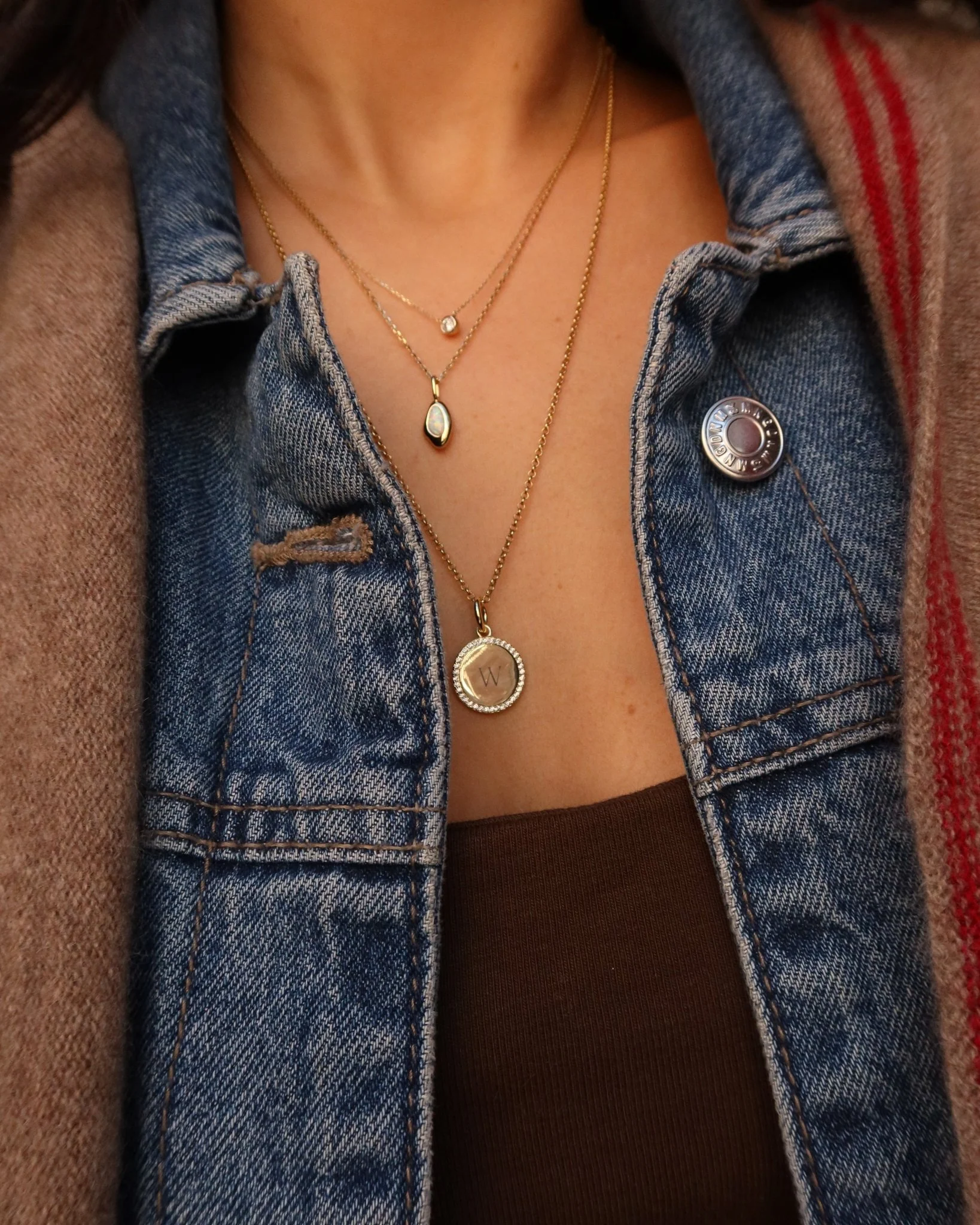 CORA ENGRAVABLE PAVÉ HALO PENDANT WITH ROLO CHAIN - Image 5
