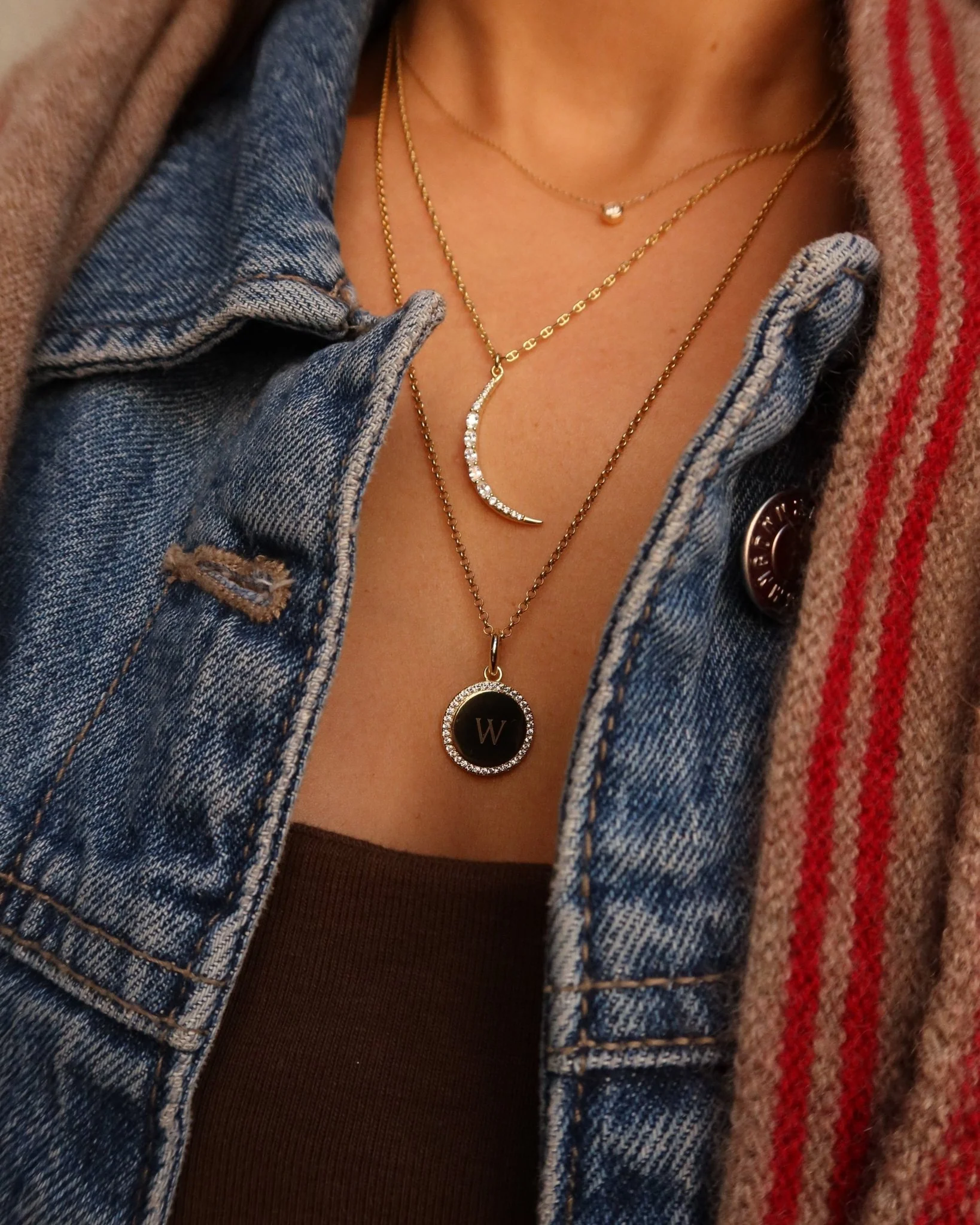 CORA ENGRAVABLE PAVÉ HALO PENDANT WITH ROLO CHAIN - Image 6