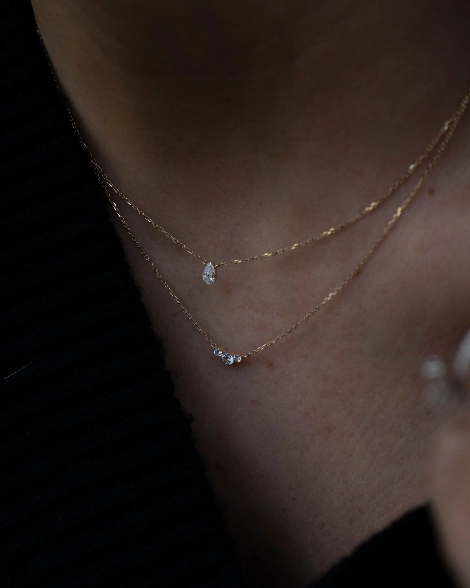 KENSINGTON INVISIBLE SETTING DIAMOND TRIO NECKLACE - Image 5