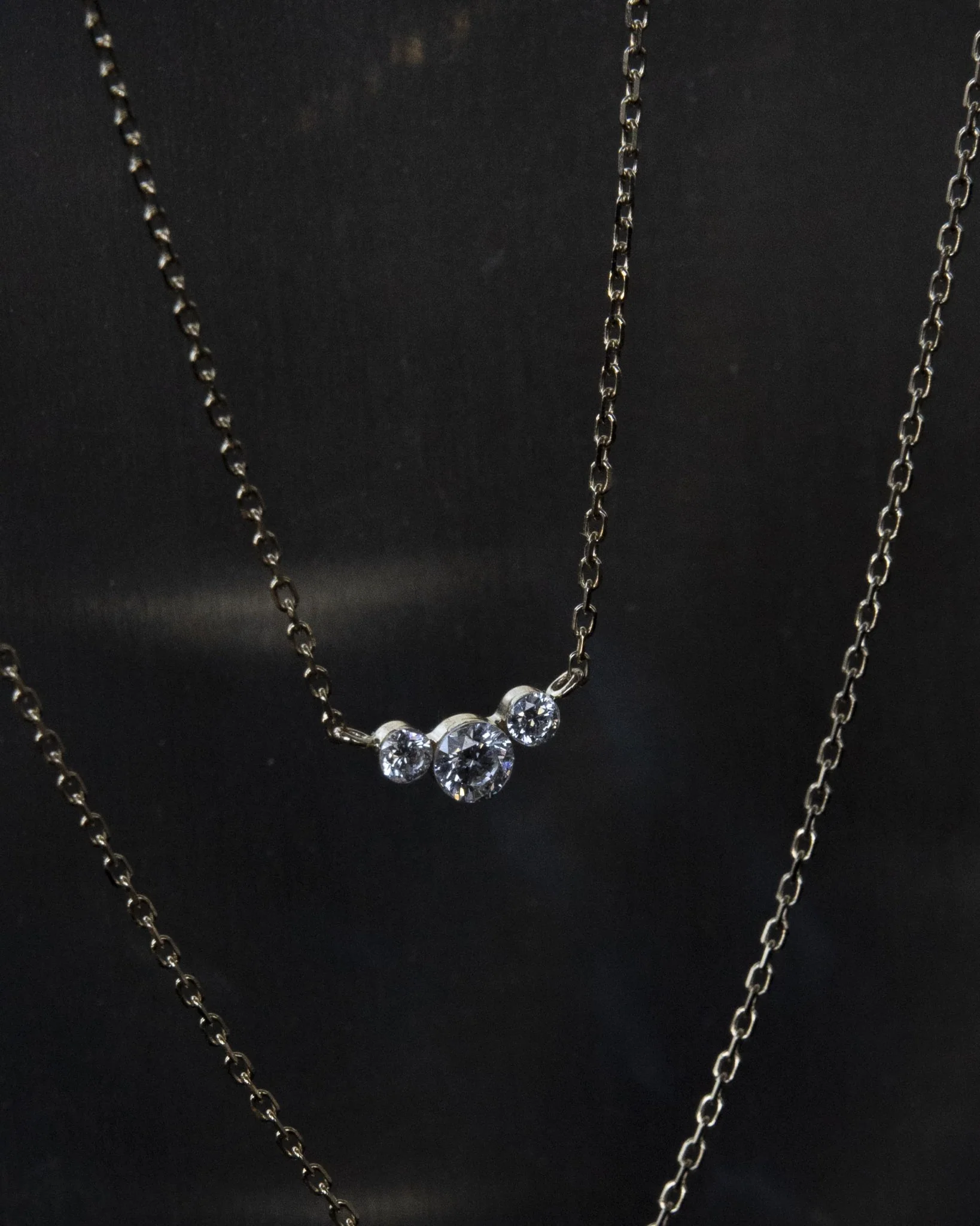 KENSINGTON INVISIBLE SETTING DIAMOND TRIO NECKLACE - Image 6