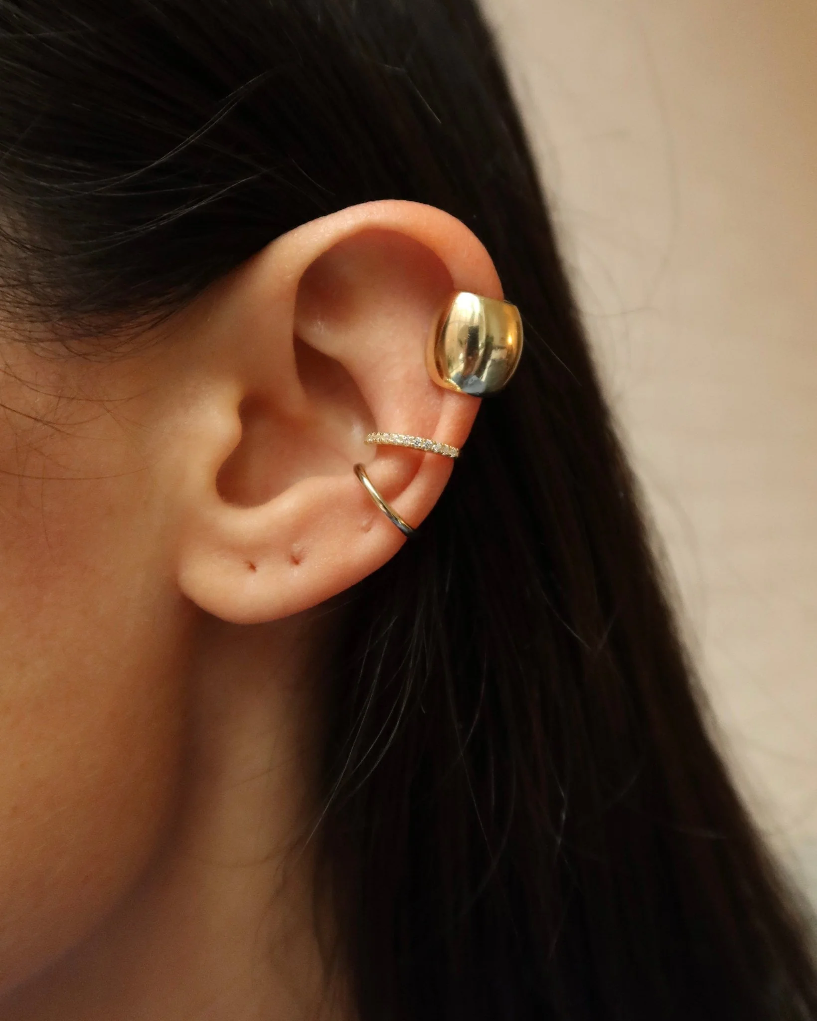 KRYSTA BOLD GOLD EAR CUFF - Image 4