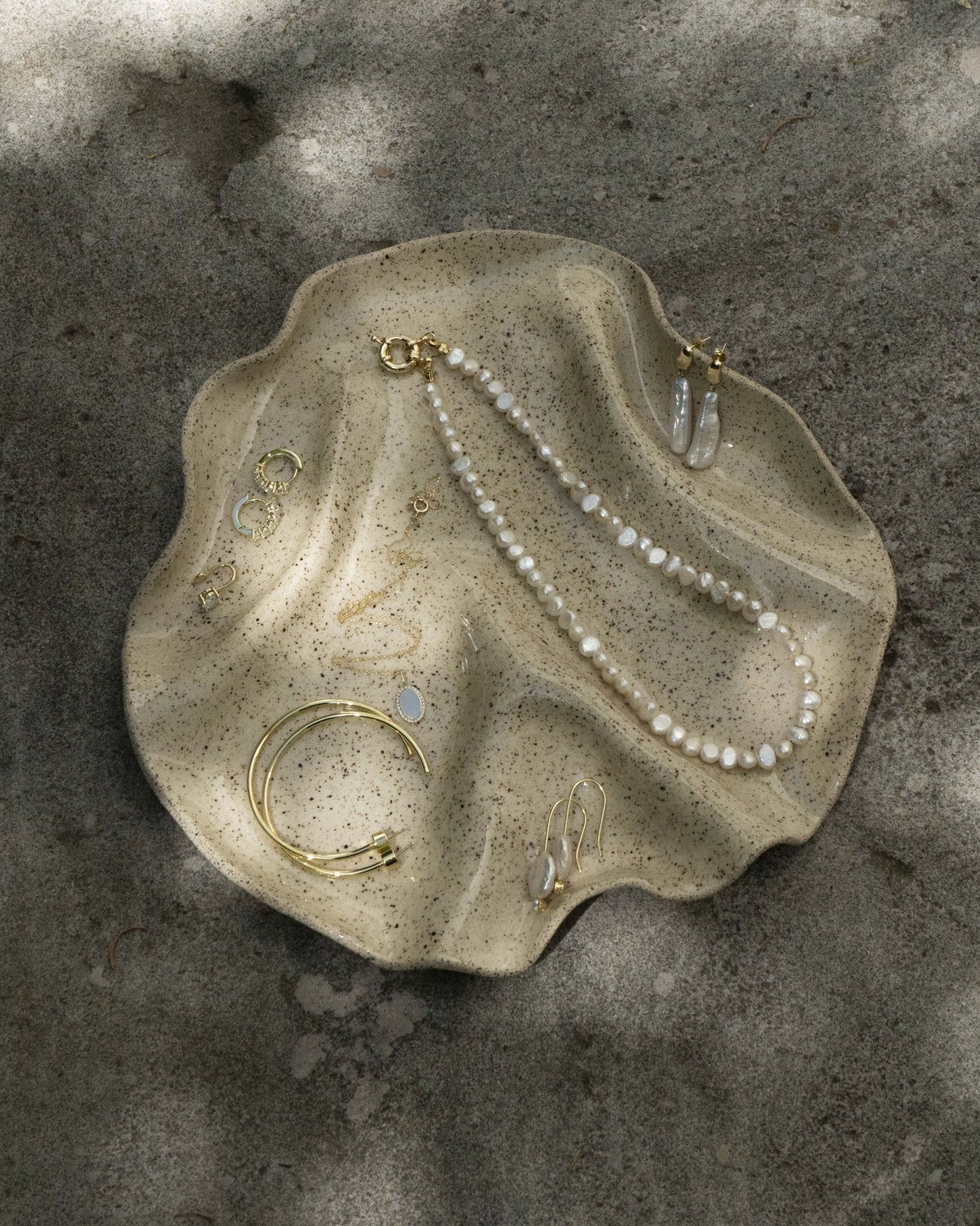 THE MONICA OVERSIZED GOLD HOOPS - Image 7