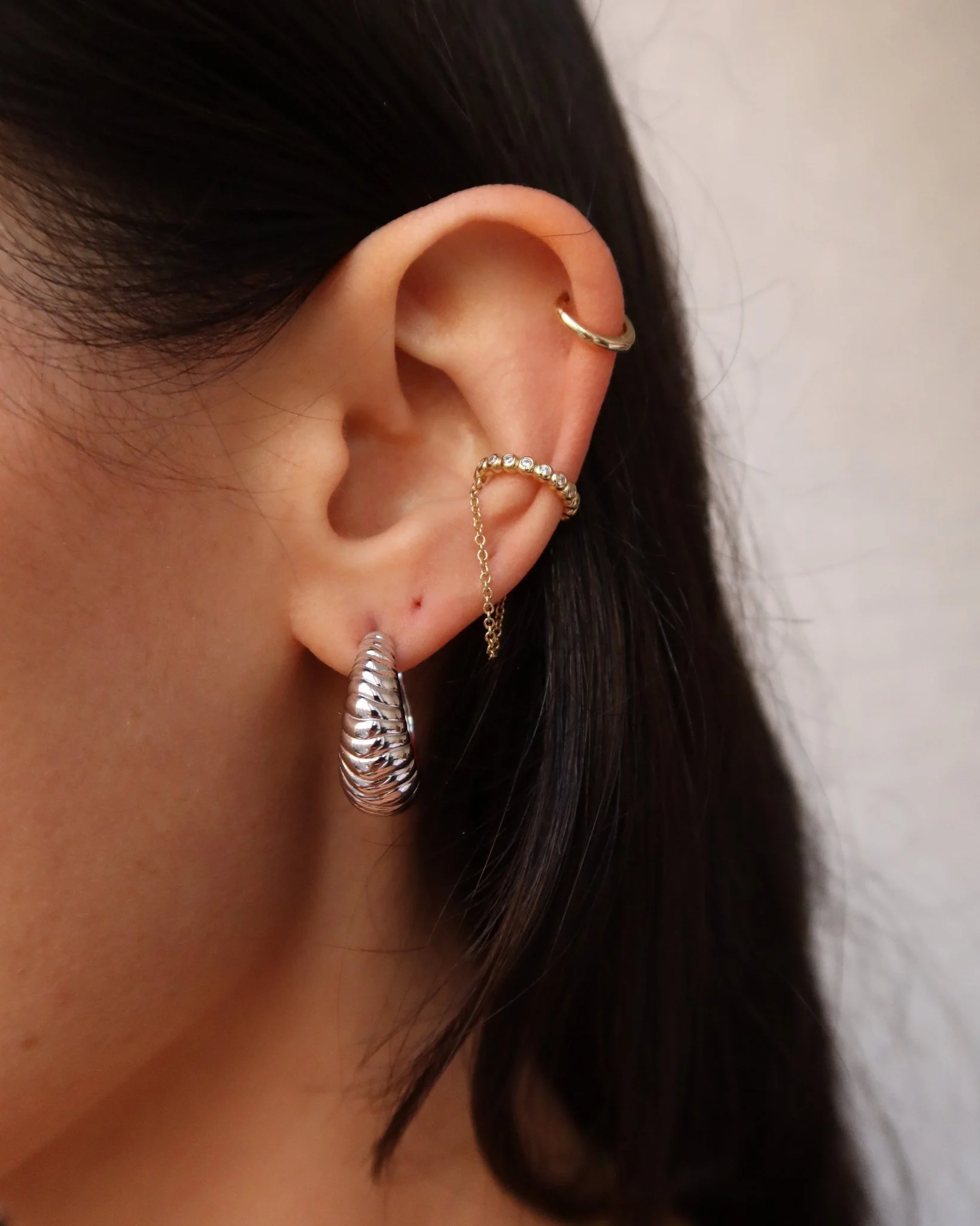 MERRITT TEXTURED MEDIUM HOOPS - Image 3
