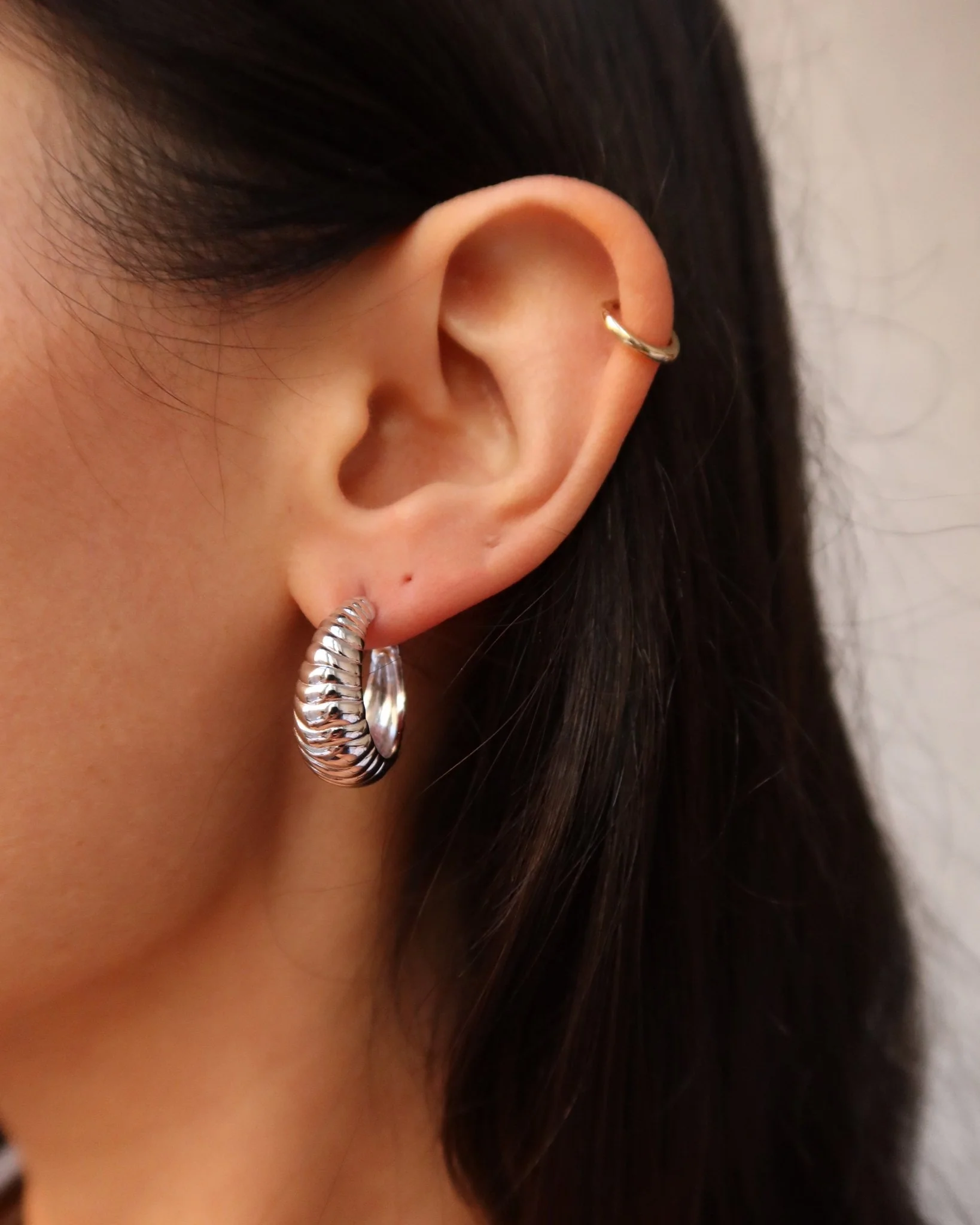 MERRITT TEXTURED MEDIUM HOOPS - Image 6
