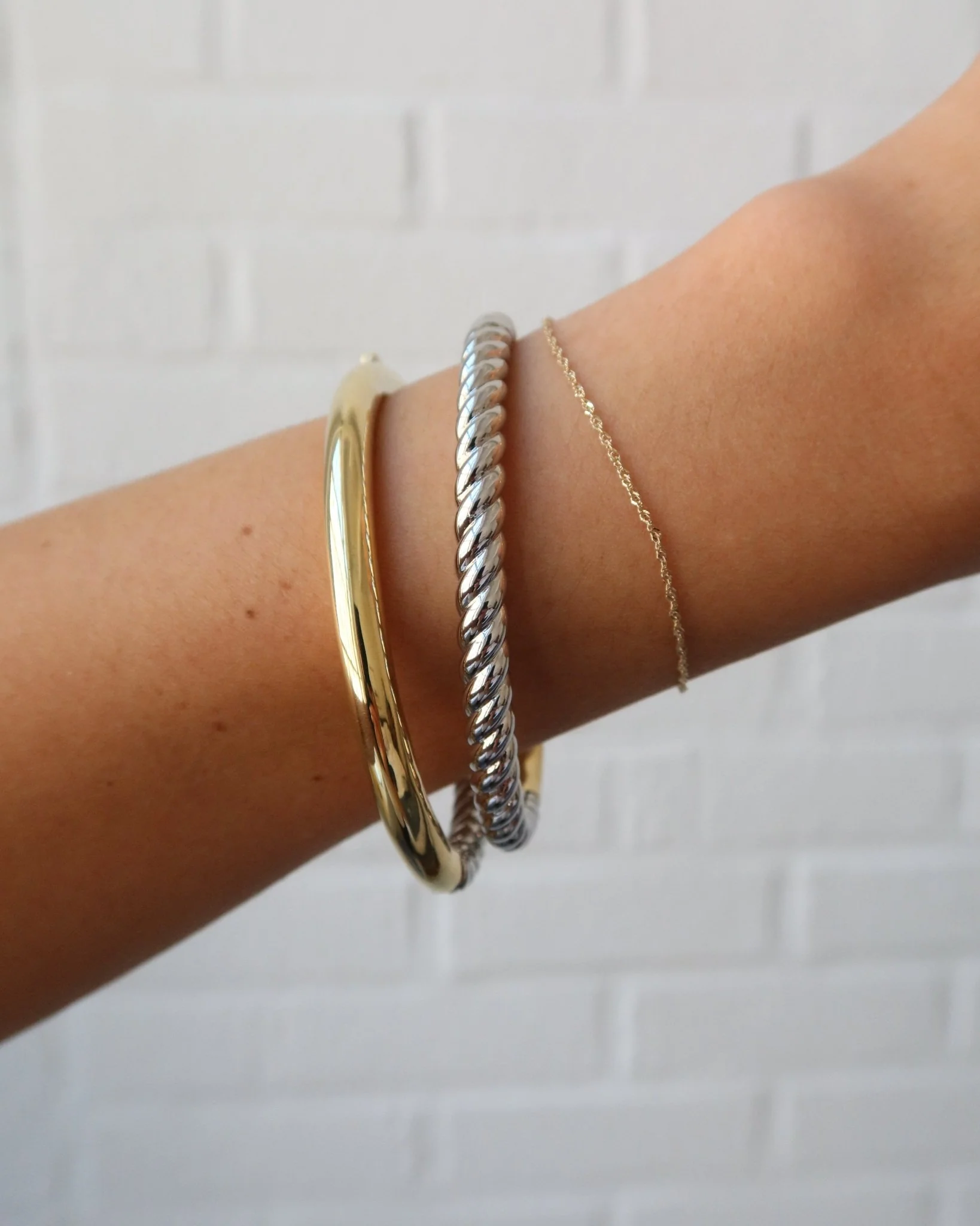 MORGAN MIXED METAL TWIST BANGLE - Image 2