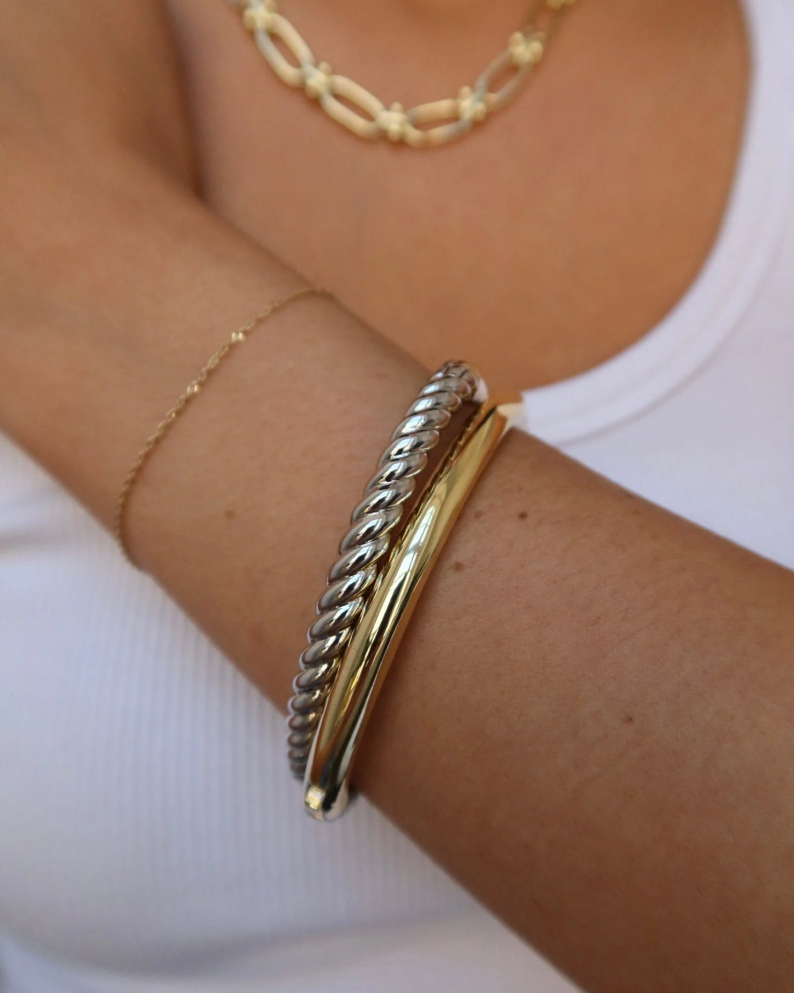 MORGAN MIXED METAL TWIST BANGLE - Image 4