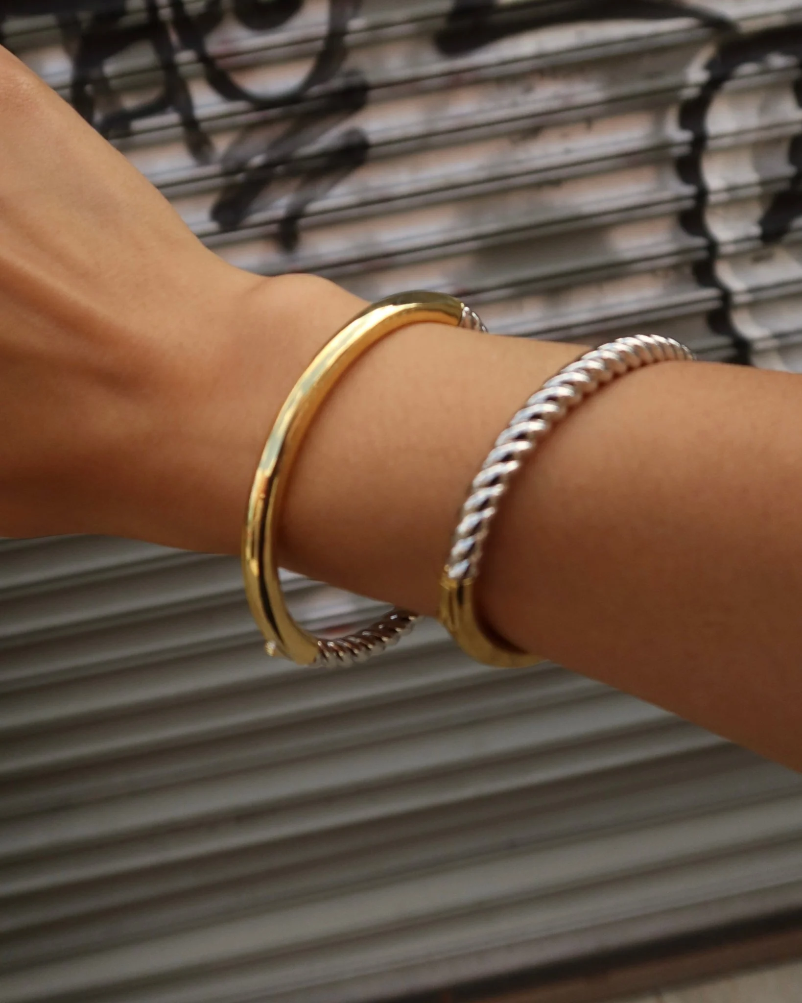 MORGAN MIXED METAL TWIST BANGLE - Image 6