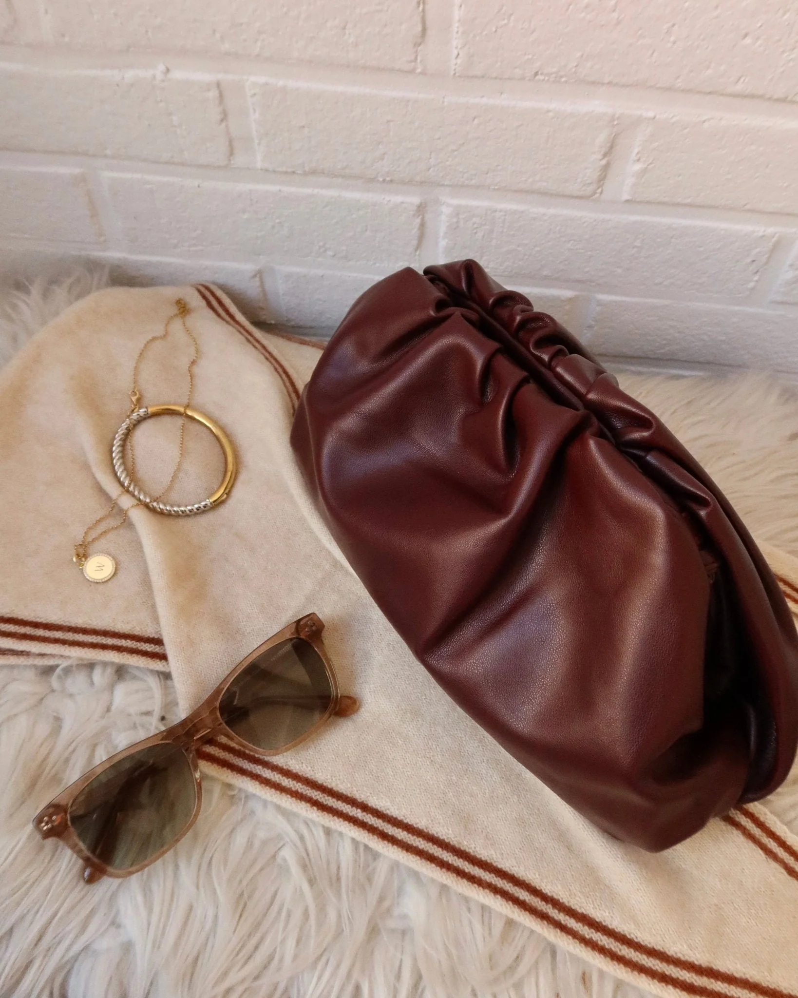 VEGAN LEATHER CROSSBODY CLUTCH - Image 10