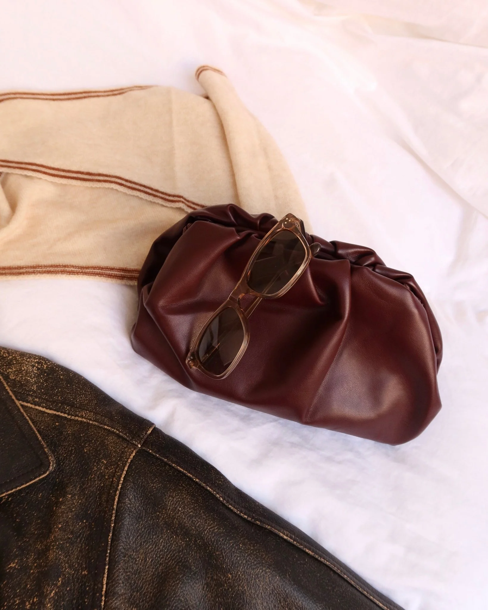 VEGAN LEATHER CROSSBODY CLUTCH - Image 4