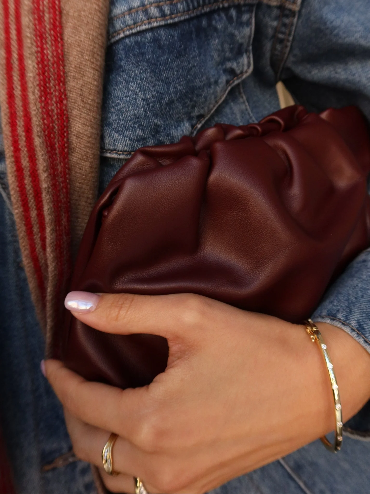 VEGAN LEATHER CROSSBODY CLUTCH - Image 8