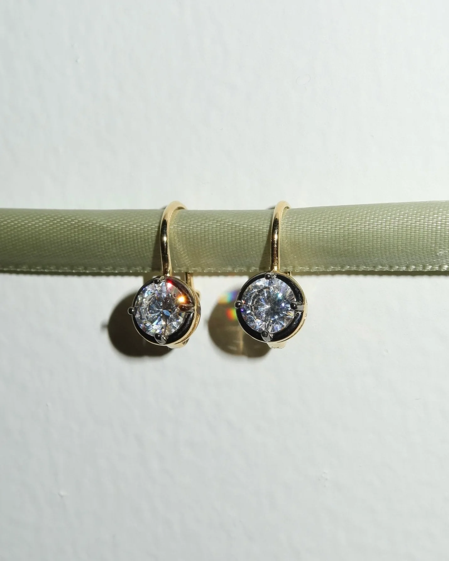 BLYTHE OXIDIZED RIM CZ HUGGIES