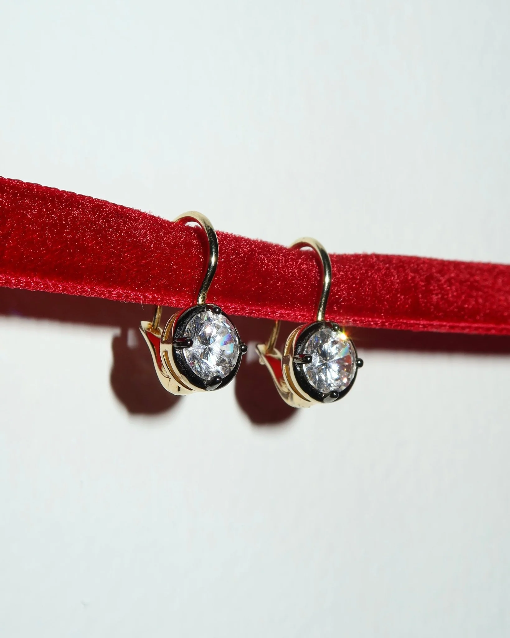 BLYTHE OXIDIZED RIM CZ HUGGIES - Image 5