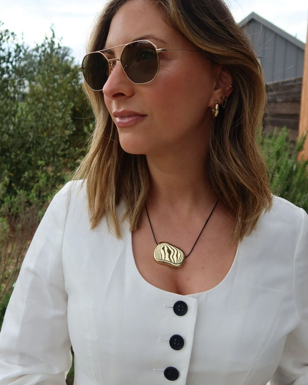 RAQUEL ORGANIC GOLD PLATE LEATHER NECKLACE - Image 4