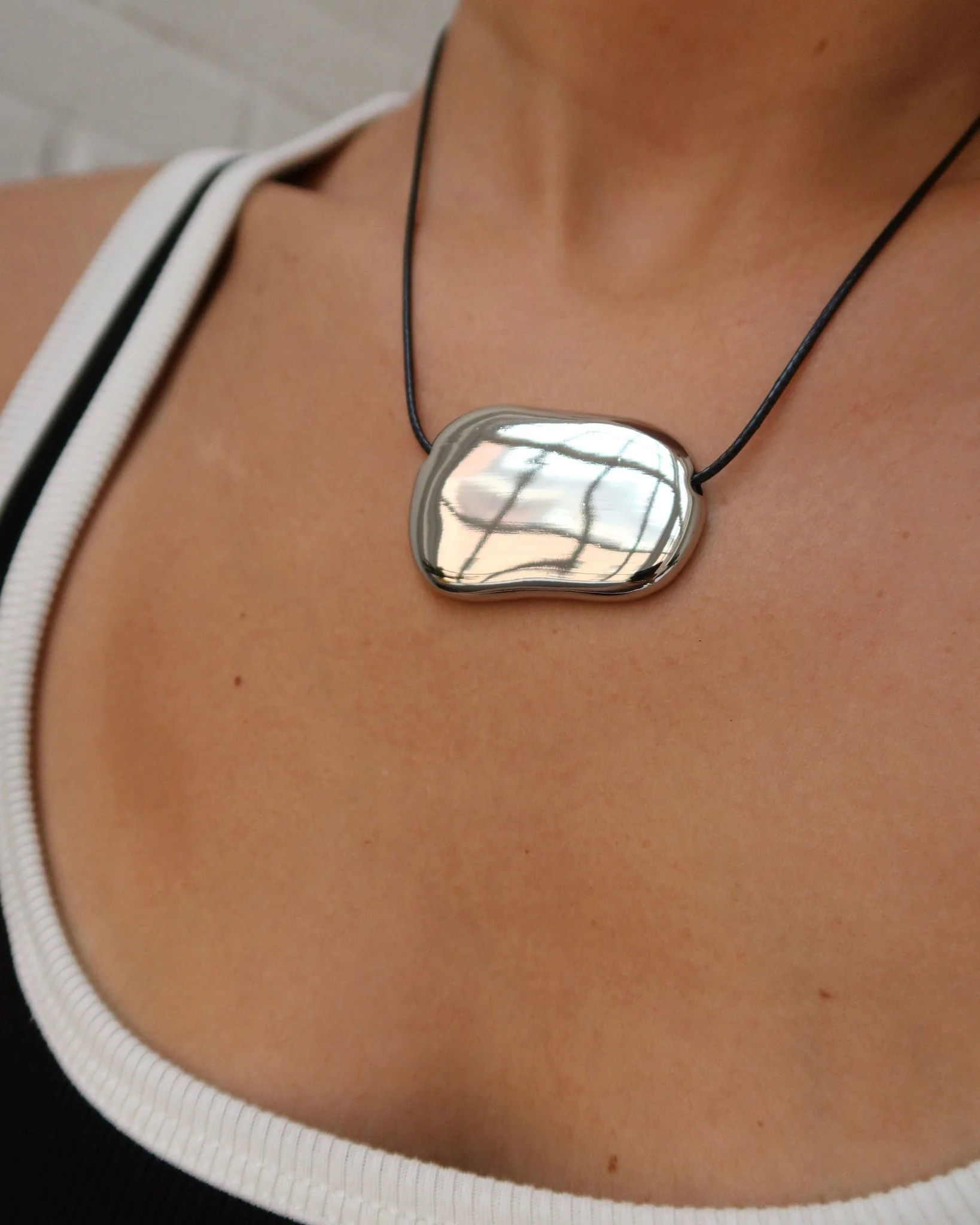 RAQUEL ORGANIC SILVER PLATE LEATHER NECKLACE - Image 3
