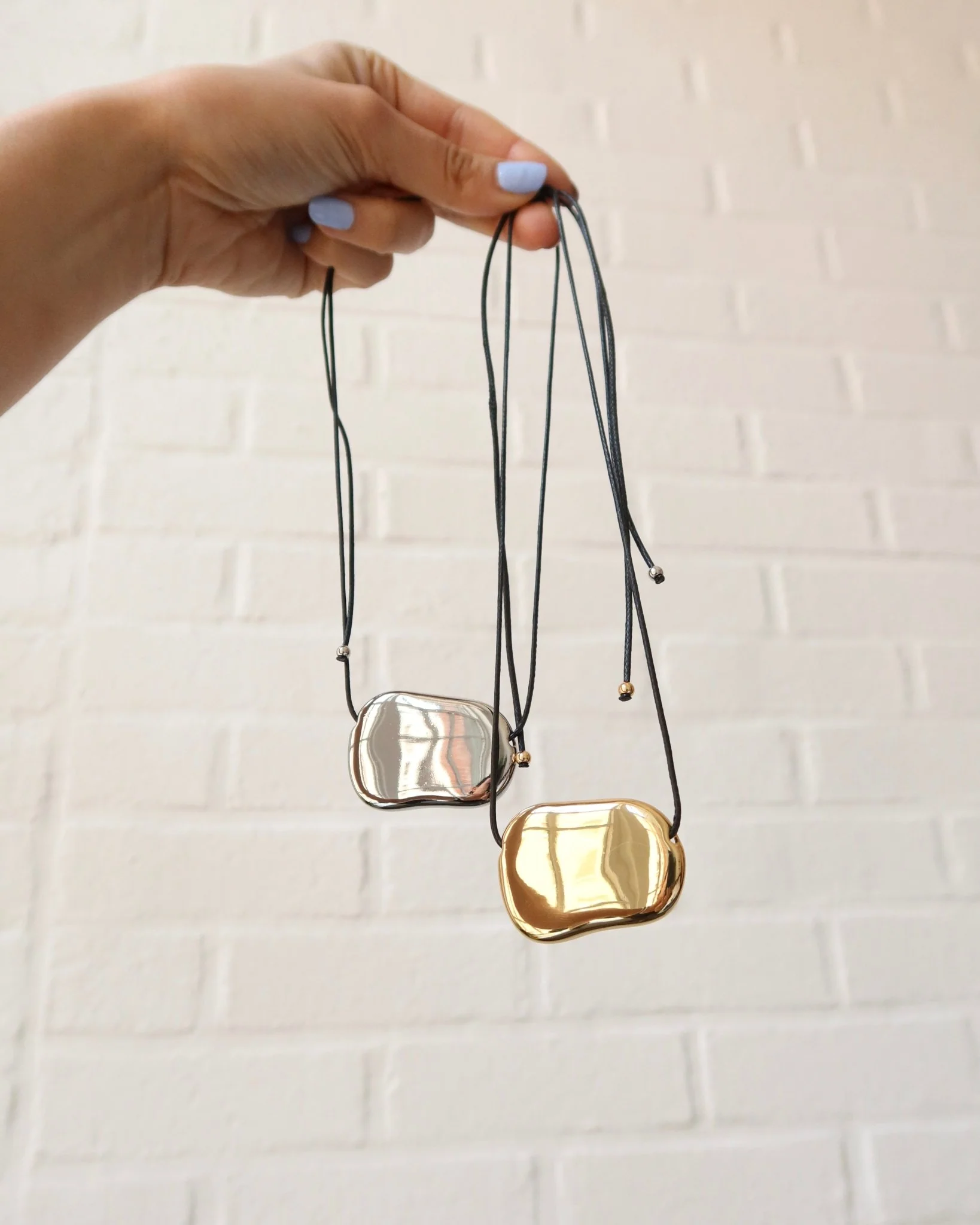 RAQUEL ORGANIC SILVER PLATE LEATHER NECKLACE - Image 4