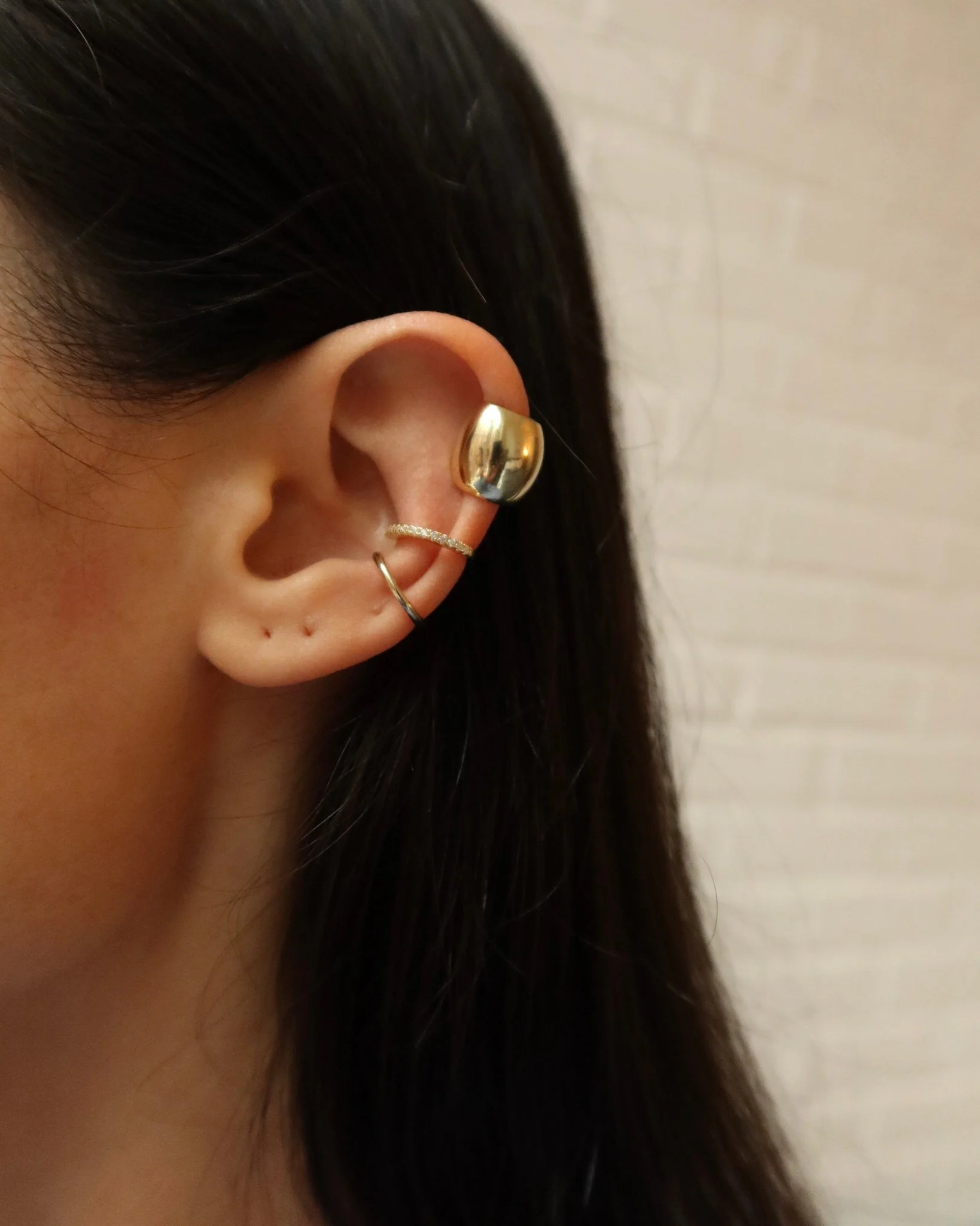 KRYSTA BOLD GOLD EAR CUFF - Image 7