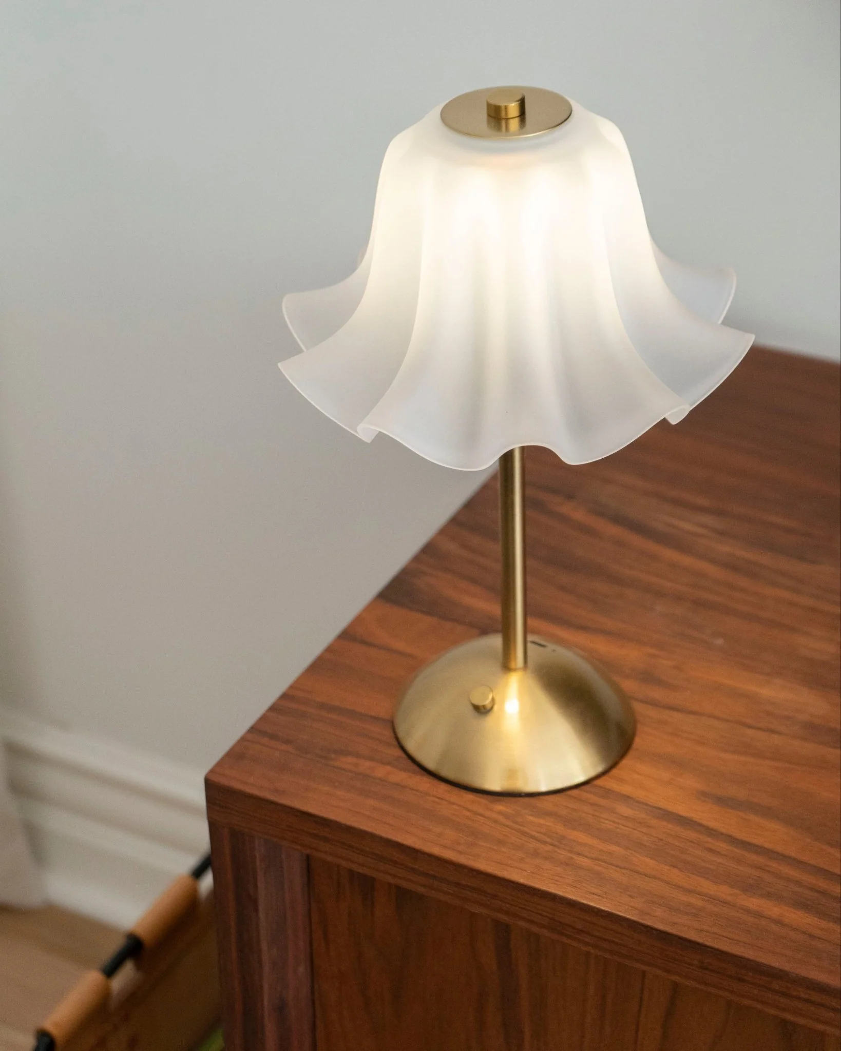 RUFFLE CORDLESS MINI TABLE LAMP - Image 5