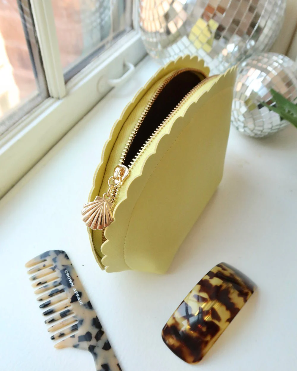 SCALLOPED YELLOW COSMETIC BAG - Image 3