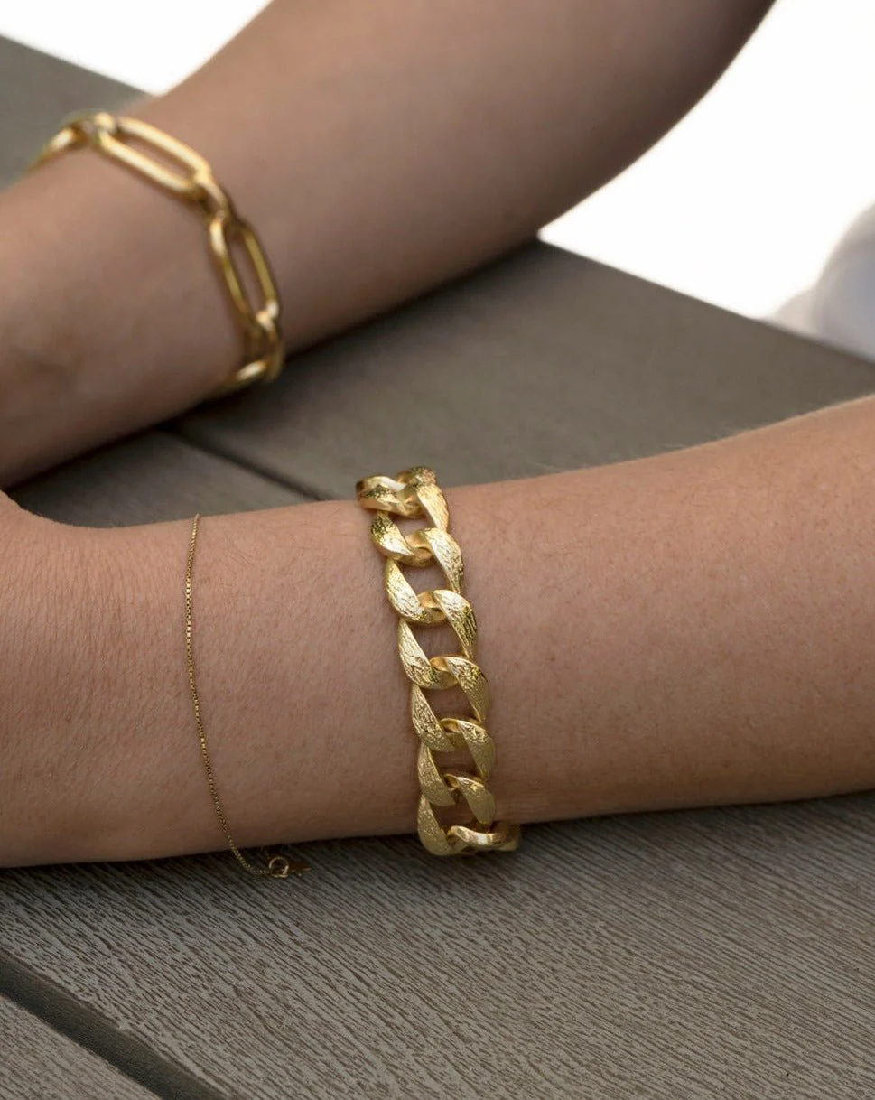 Zoli Bold Cuban Link Bracelet - Image 9